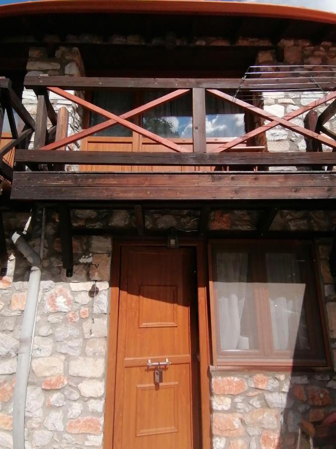 Traditional Stone Cottage in Palio Elatohori Esterno foto
