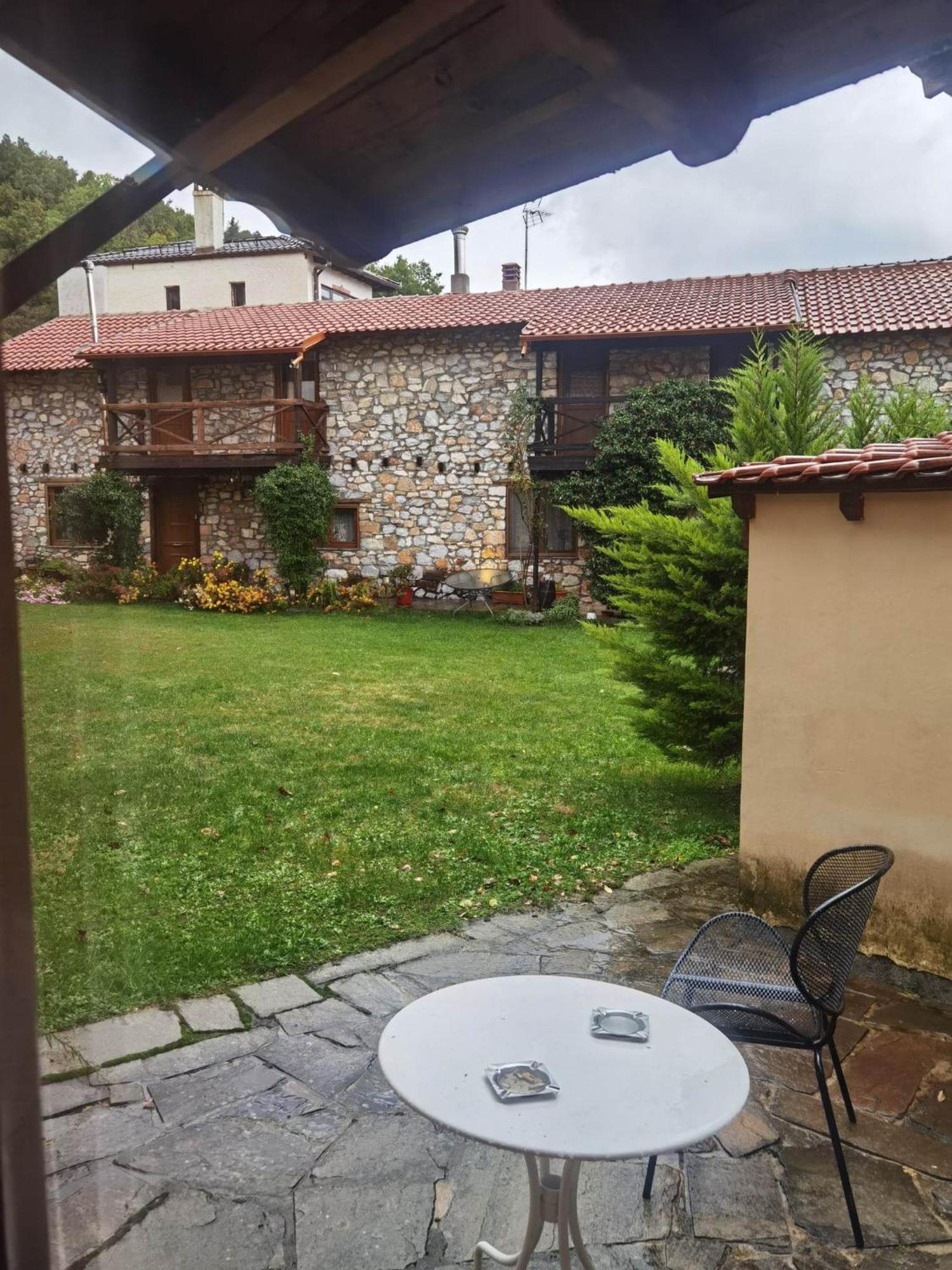 Traditional Stone Cottage in Palio Elatohori Esterno foto