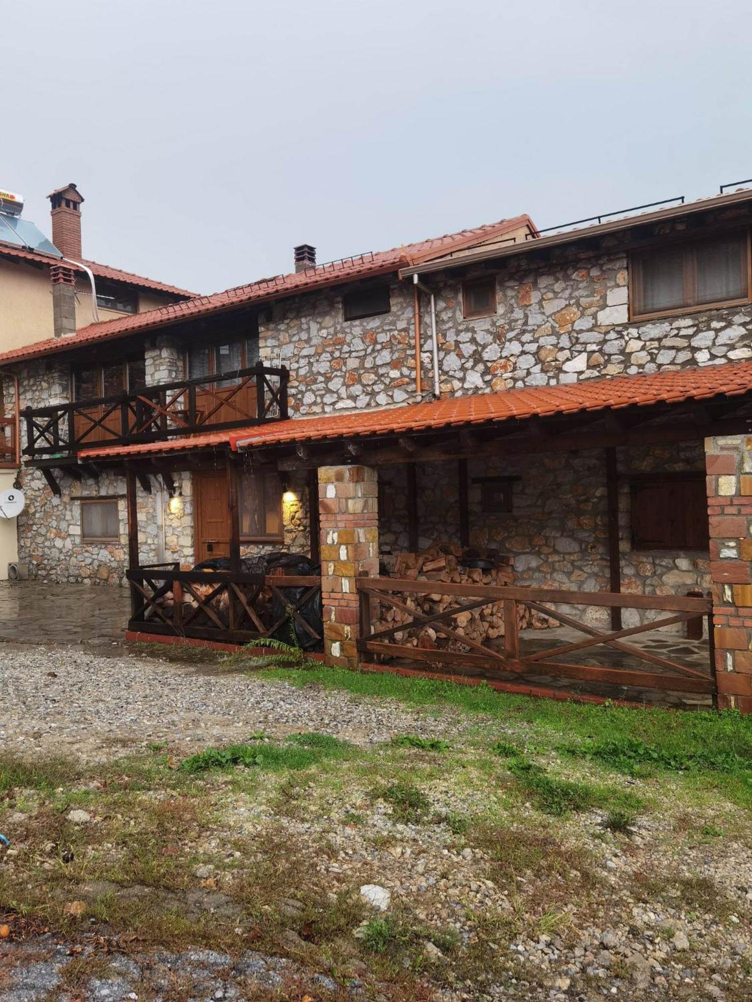 Traditional Stone Cottage in Palio Elatohori Esterno foto