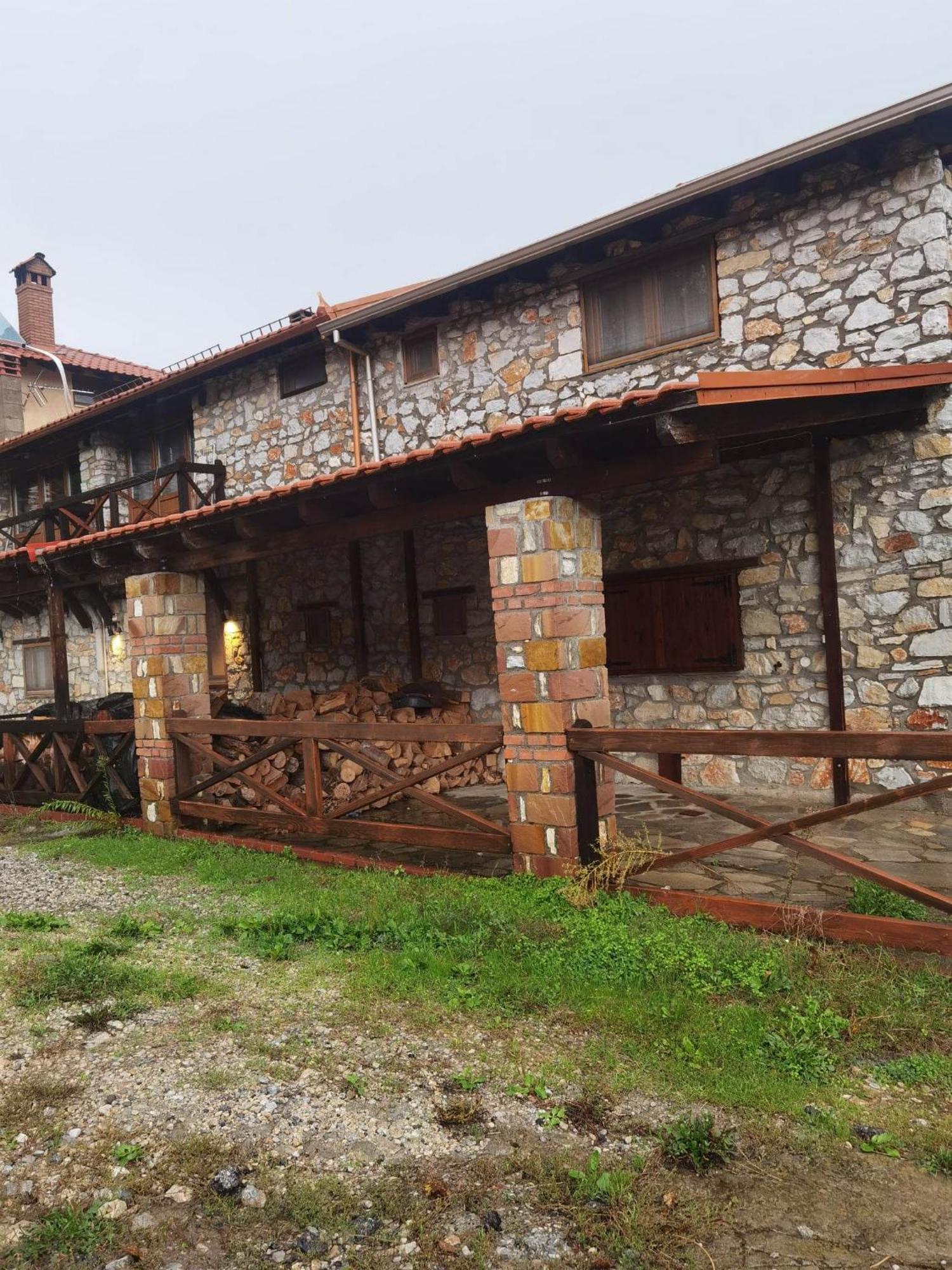 Traditional Stone Cottage in Palio Elatohori Esterno foto